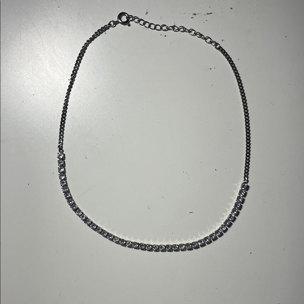 Silver chocker necklace